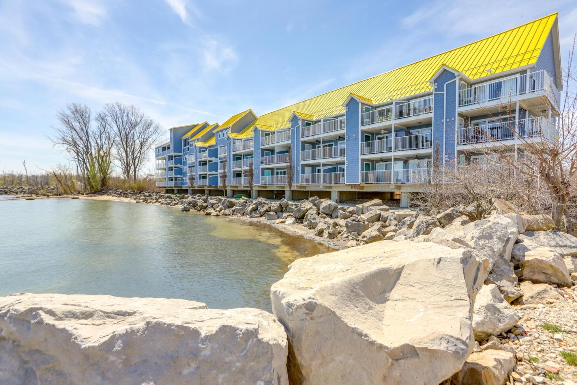Cozy Lakefront Middle Bass Retreat With Balcony Put-in-Bay Exteriör bild